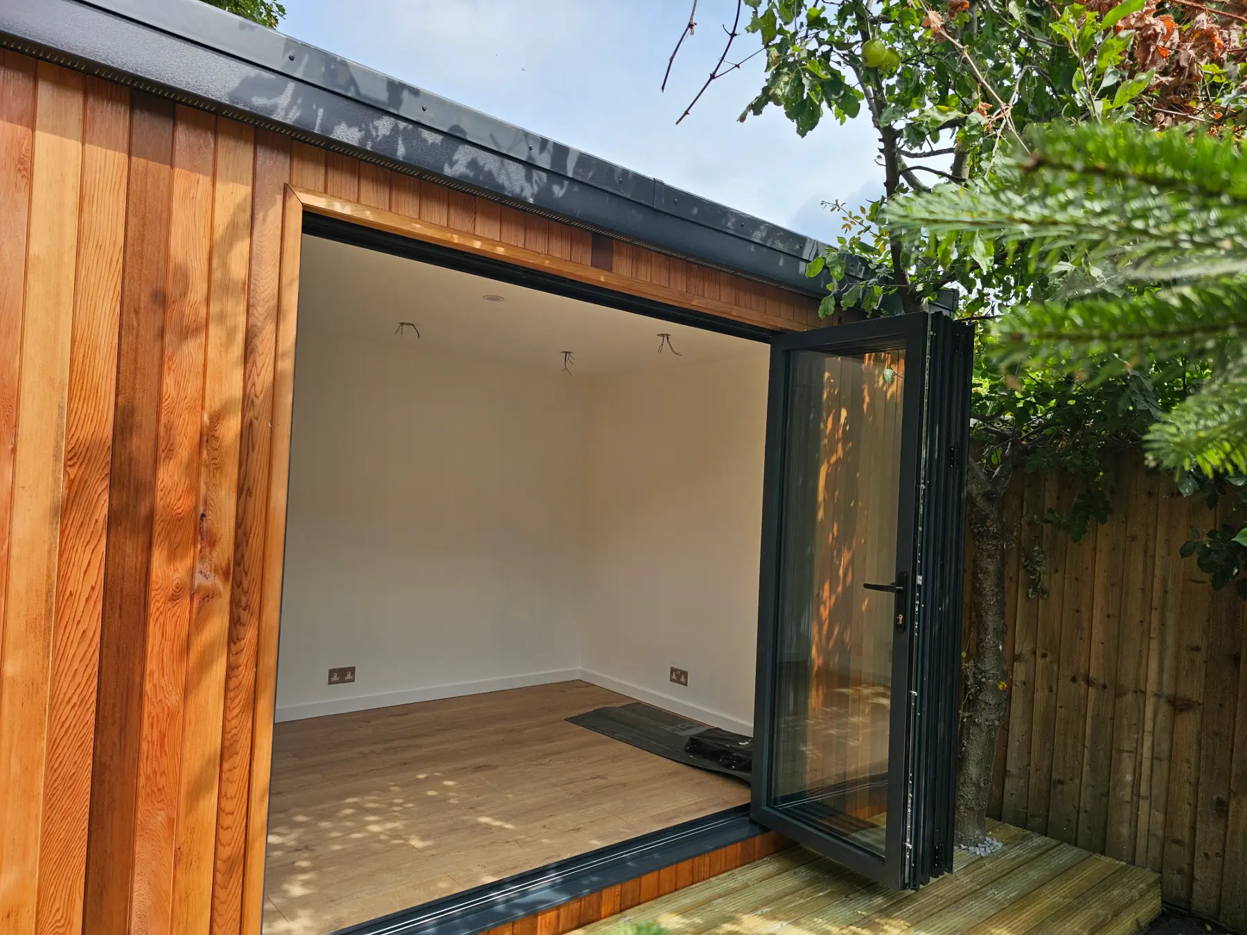 Cedar & Glass Garden Office — photo 2