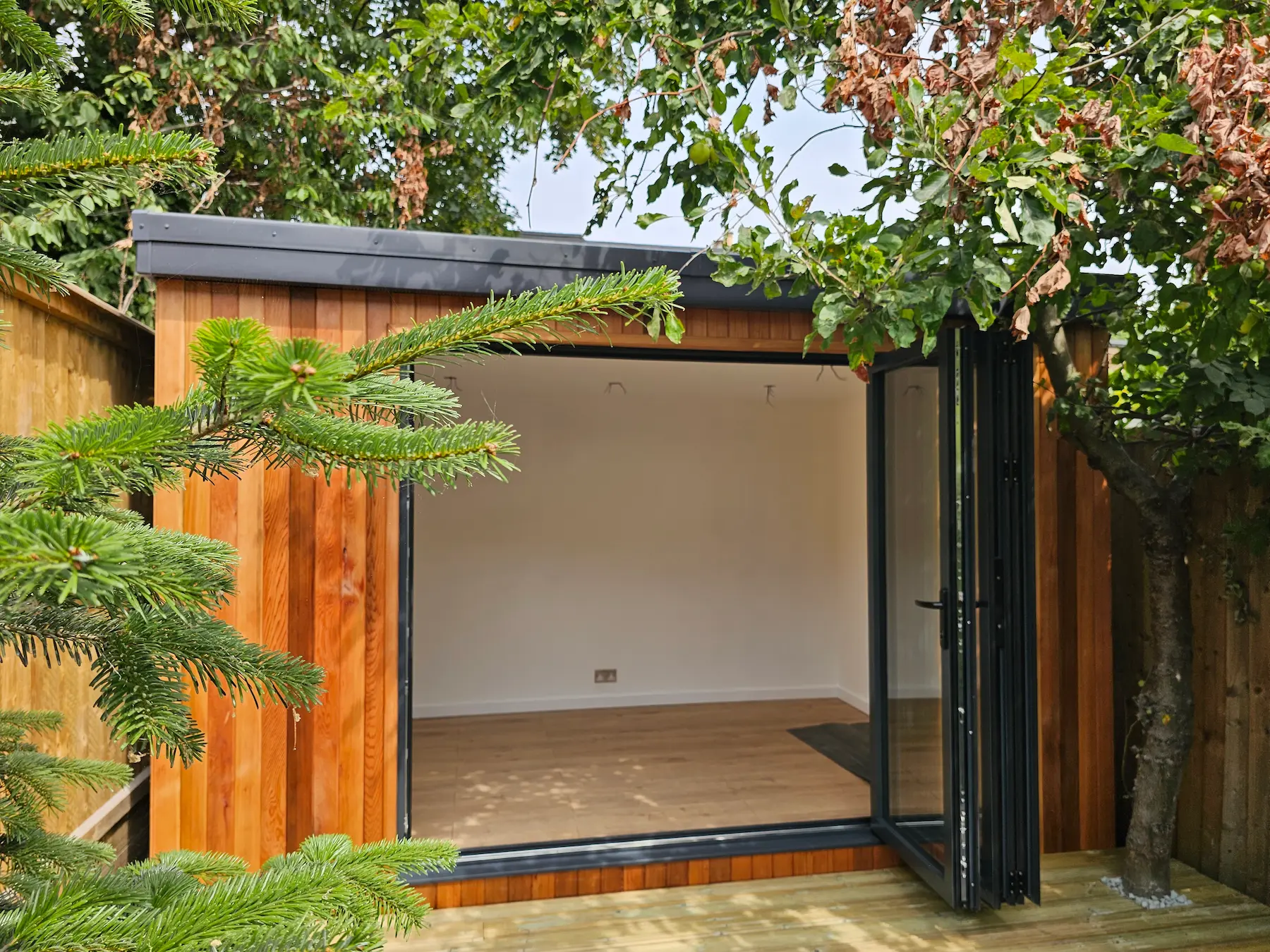 Cedar & Glass Garden Office — photo 3